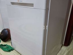 White Westinghouse Dishwasher for SALE in Qatar