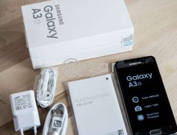 Samsung a3 6 black color in Qatar