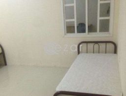 Wardrobe, bachelor beds for sale in Qatar