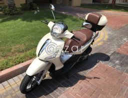 Piaggio Beverly 300 cc, Pearl white brand new very low milage في قطر