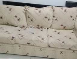 Sofa  with two sofa chairs for sale in Qatar