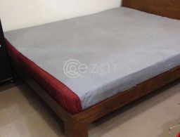 Bed - king size - 180cm x 210cm للبيع في قطر