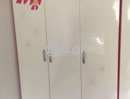 Girl's 3 door cabinet for sale in Qatar