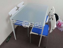 Glass Top Dining Table للبيع في قطر