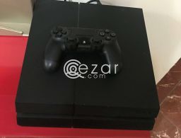 Ps 4 with 7 games and controller for sale in Qatar