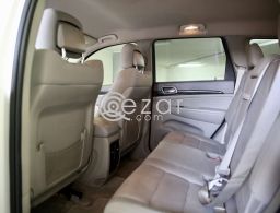 GRAND CHEROKEE LAREDO 2012 for sale in Qatar