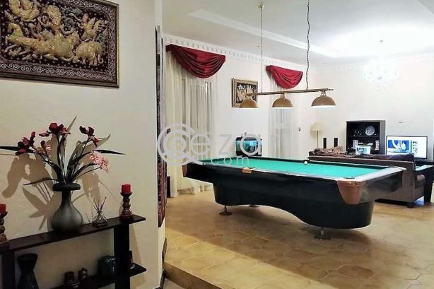 Master room for Western expat at F/F deluxe West Bay villa - صورة %index%