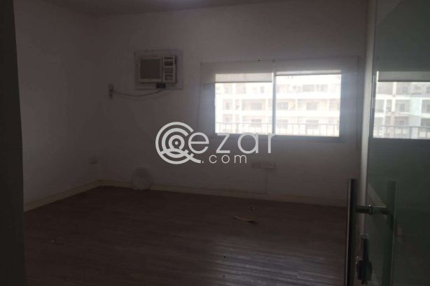 For rent office in Al Sadd Street consists of 7 rooms photo %index%