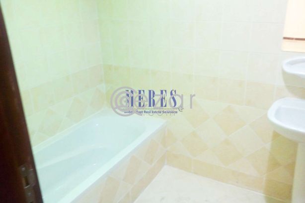 5 Bedroom Compound Villa in Abu Hamour - صورة %index%