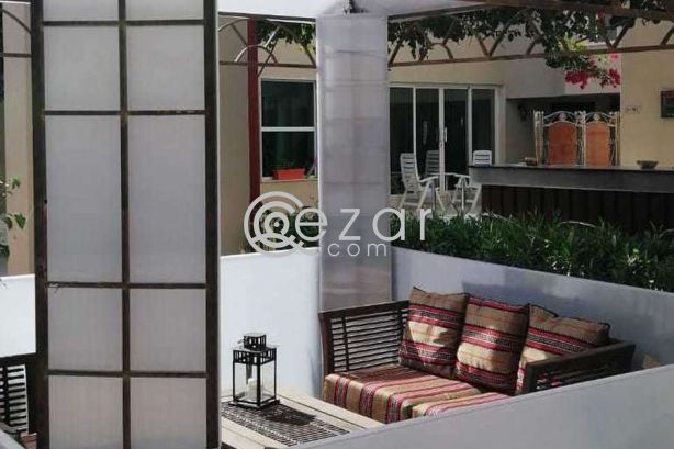 Master room for Western expat at F/F deluxe West Bay villa - صورة %index%