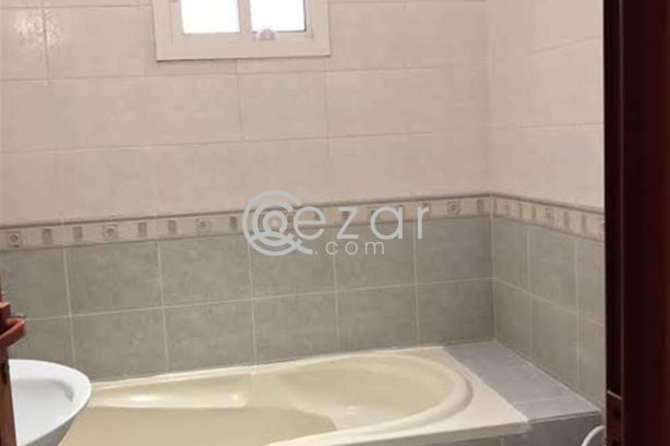 FOR EXECUTIVE BACHELORS...VERY NICE UNFURNISHED SPACIOUS 7 BEDROOM + STAND ALONE VILLA AT WAKRAH AND DUHAIL - صورة %index%