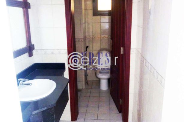 5 Bedroom Compound Villa in Muraikh - صورة %index%