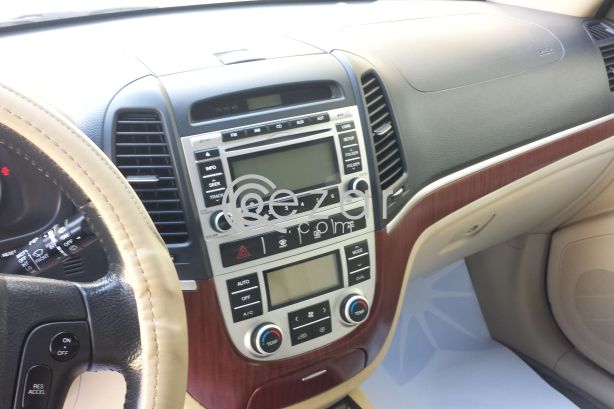 2009 Hyundai Santa Fe Fully Loaded, Runs Well, Clean Interior photo 3