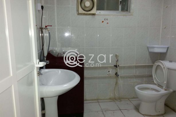 Studio type family room available in new salata near family park - صورة %index%