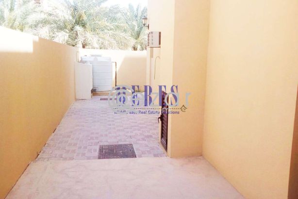 5 Bedroom Compound Villa in Muraikh - صورة %index%