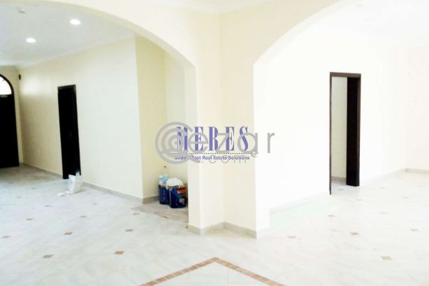 5 Bedroom Villa in a Compound in Abu Hamour photo %index%