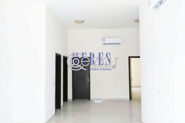 Brand New 3 Bedroom Villa in Aziziyah - صورة %index%
