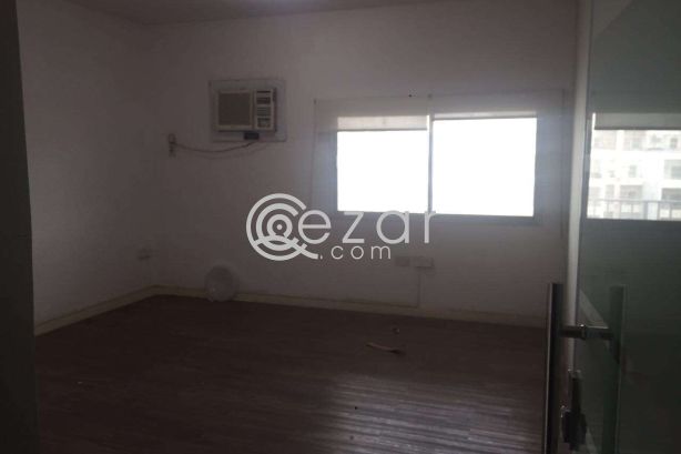 For rent office in Al Sadd Street consists of 7 rooms photo %index%