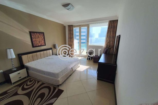 En-Suite Room at Beverly Hills Tower photo 9