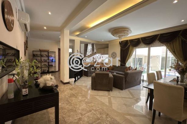 F/F Master room in private West Bay Villa - صورة %index%