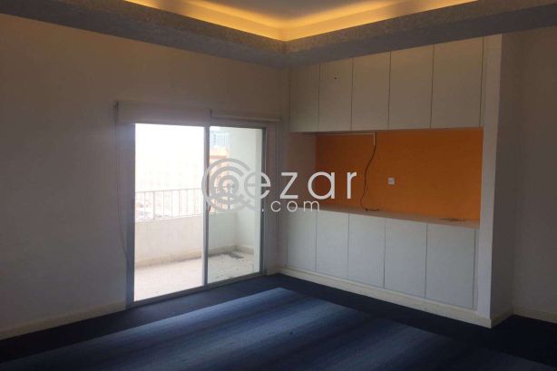 For rent office in Al Sadd Street consists of 7 rooms photo %index%