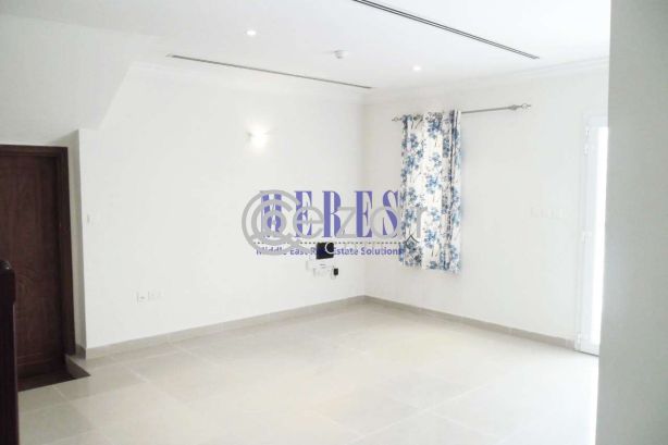 5 Bedroom Villa in A Compound in Muraikh - صورة %index%