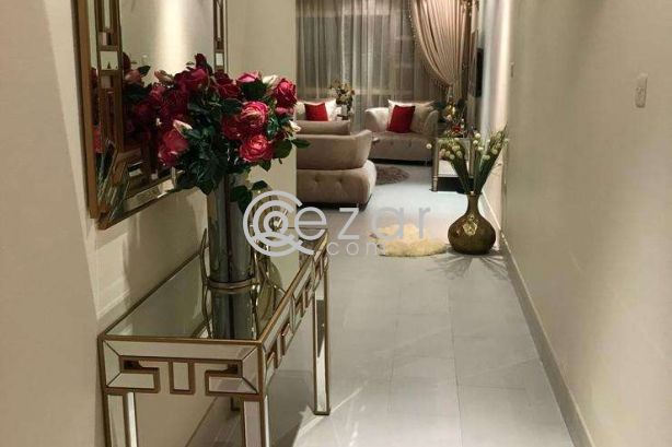 Home entrance table photo 1