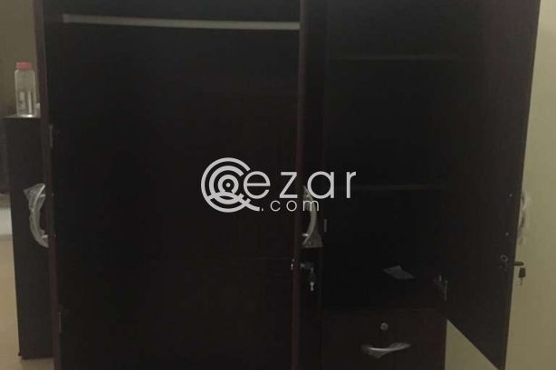 3 Doors Like New Cupboard photo 2