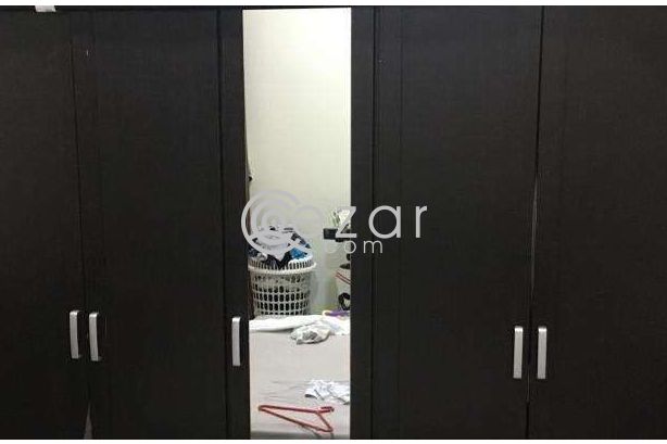 Urgent sale 5 doors Wardrobe in mint condition photo 1