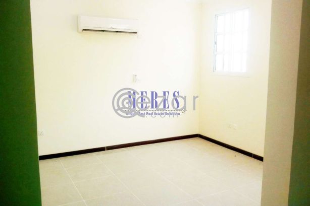 5 Bedroom Compound Villa in Abu Hamour - صورة %index%