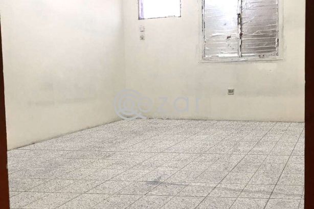 Well Maintained Labor camp for rent in Industrial area (Including Kharamaa). - صورة %index%