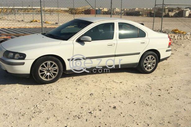 2004 Volvo S-60 like-new condition photo 2