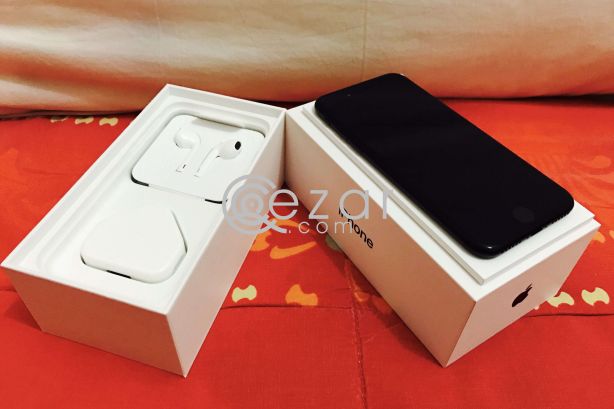 IPhone 7 met black 32Gb New photo 1