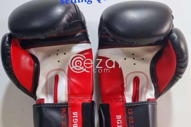 Ringside boxing gloves photo 3