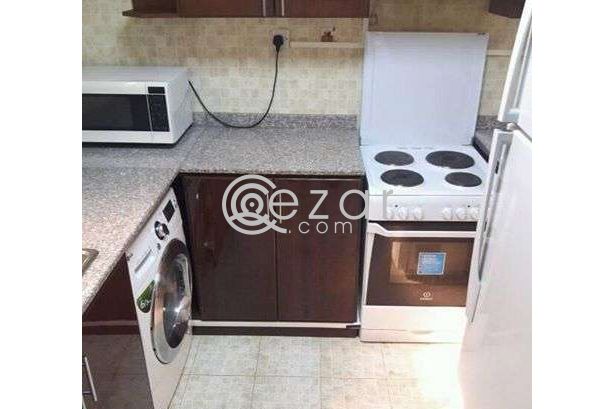 للأجار في منطقة السد عند الرويال بلازا. 30 شقة جديدة مفروشة فرش كامل (جديد) متكونة من عدد 2 غرف 1 صا photo %index%