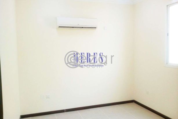 5 Bedroom Compound Villa in Abu Hamour - صورة %index%