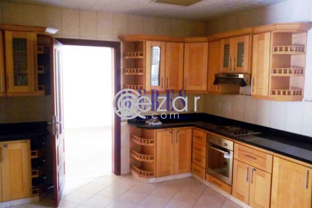 5 Bedroom Compound Villa in Muraikh - صورة %index%