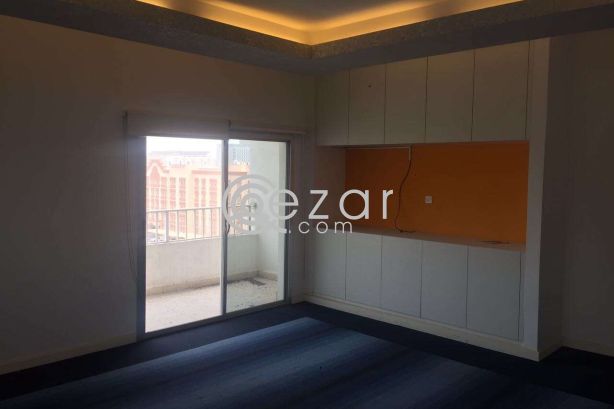 For rent office in Al Sadd Street consists of 7 rooms photo %index%