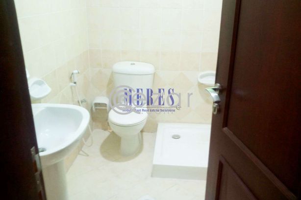 5 Bedroom Compound Villa in Abu Hamour - صورة %index%