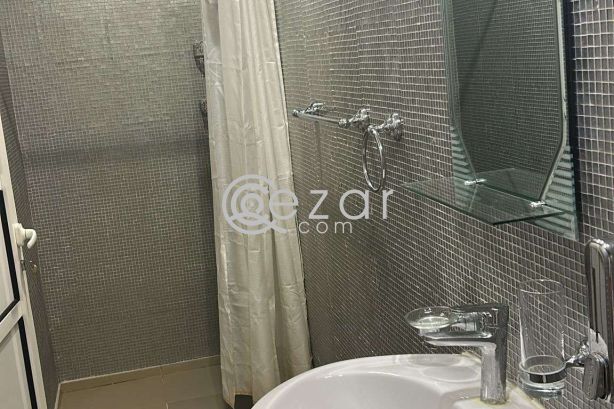 F/F Master room in private West Bay Villa - صورة %index%