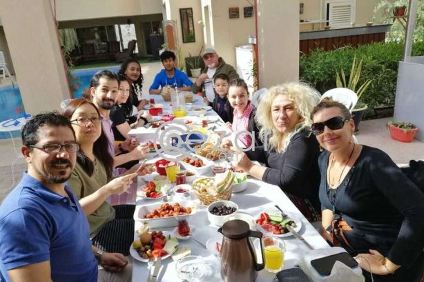 Master room for Western expat at F/F deluxe West Bay villa - صورة %index%