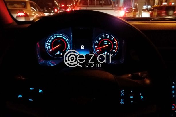 Camaro ss white with orange/red stripes Still under warranty. - صورة 10