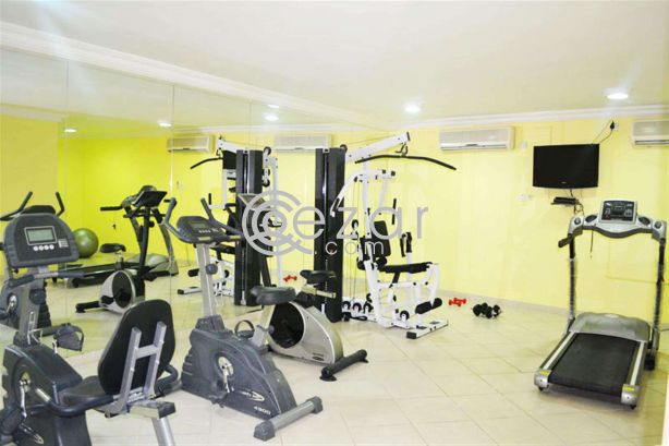 Semi furnished 2 bedrooms in Bin Mahmoud - صورة %index%