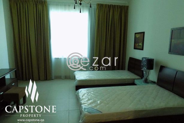 Fully-furnished 3BR plus 1 Maid's Room Apartment in West Bay - صورة %index%