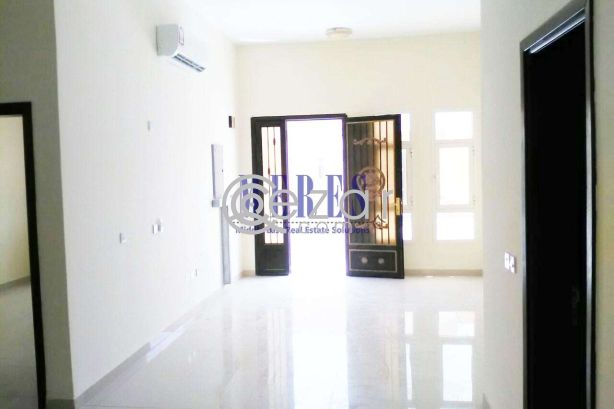Brand New 3 Bedroom Villa in Aziziyah - صورة %index%
