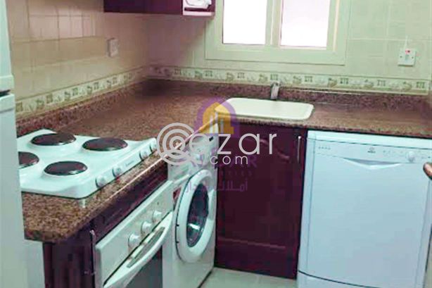 Semi furnished 2 bedrooms in Bin Mahmoud - صورة %index%