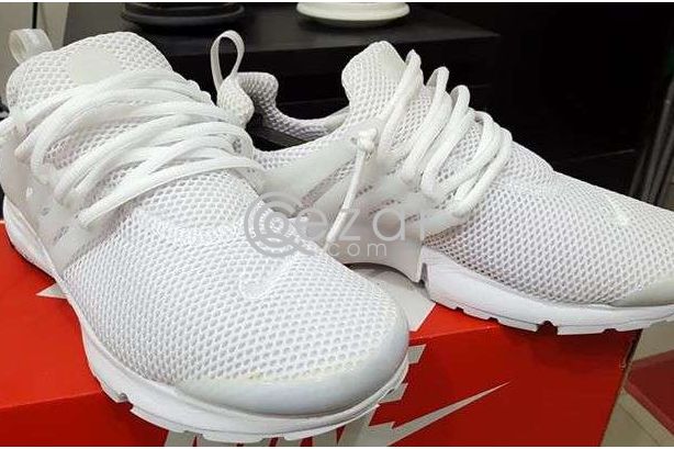 Pre-owned sneakers (PRICE DROP) photo 2