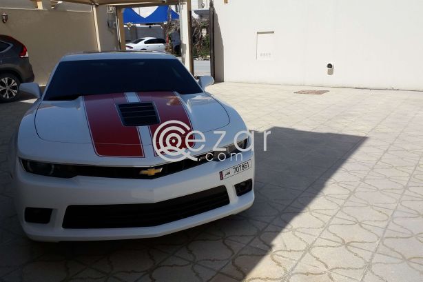 Camaro ss white with orange/red stripes Still under warranty. - صورة 3