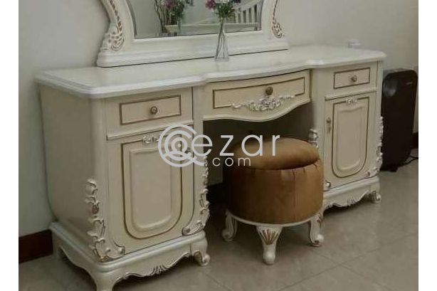 Bed room set for sale photo 4