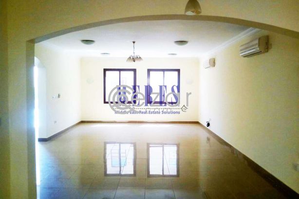 5 Bedroom Compound Villa in Muraikh - صورة %index%